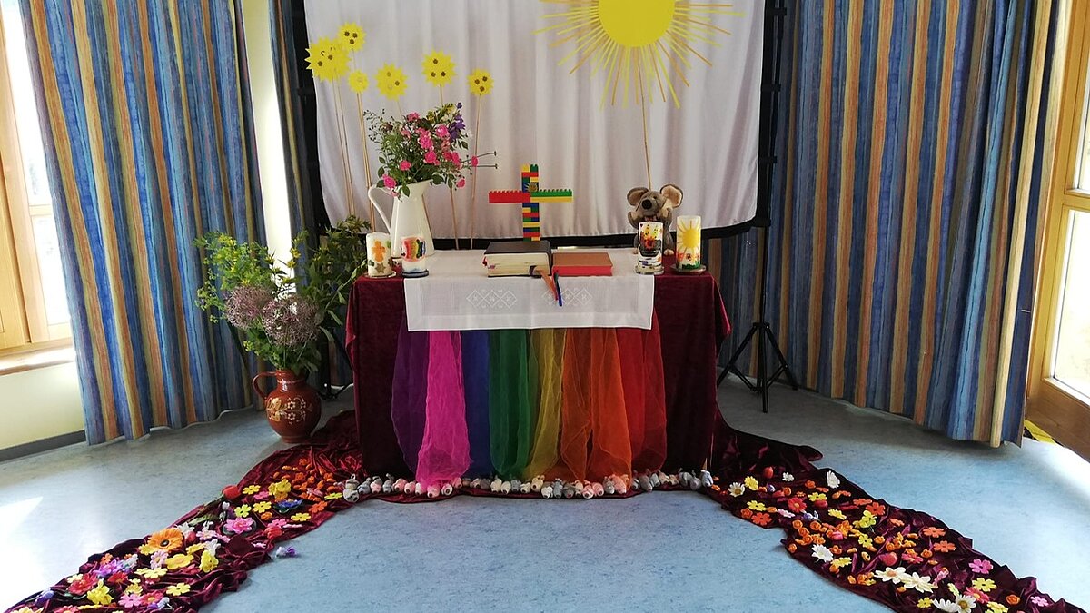 Die Fronleichnamsprozession startete im Kindergarten Eden